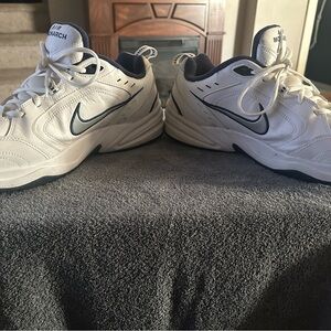 Nike Men's White and Dark Blue Athletic Shoes